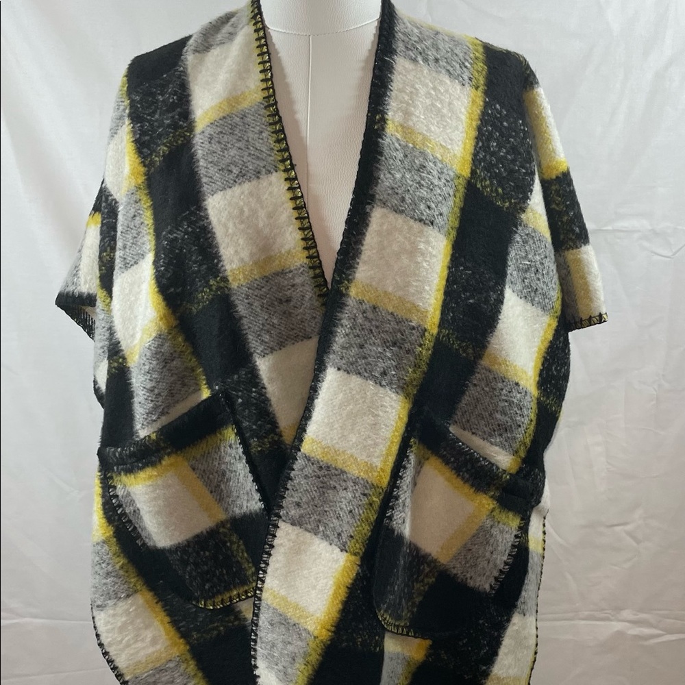 Plaid Sleeveless Sweater Poncho w/ Pockets